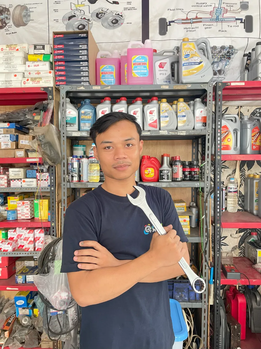 Teknisi Jimi Kurniadi Bengkel Pelangi