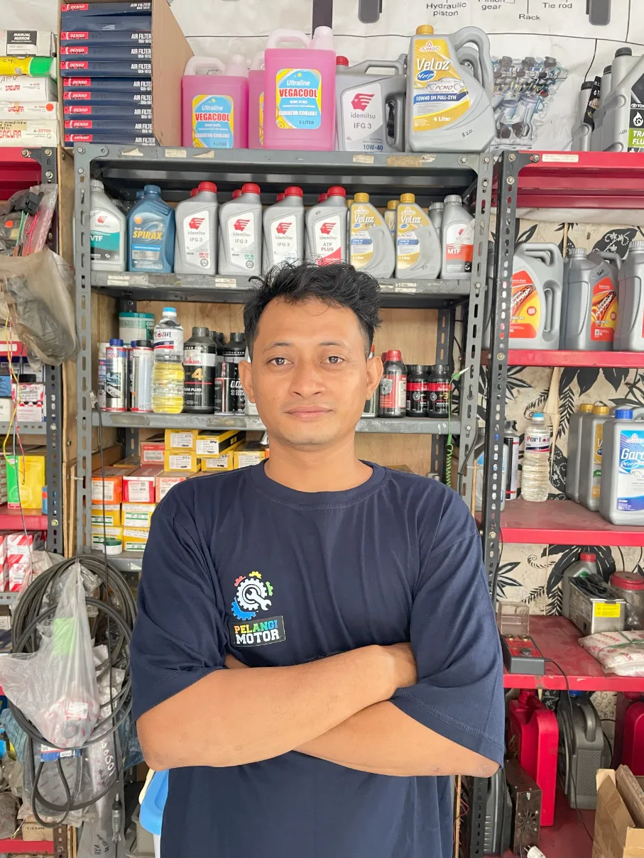Teknisi Usup Suparno Bengkel Pelangi