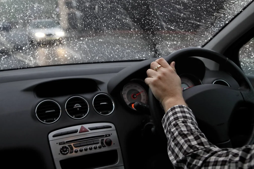 Tips Merawat Wiper Mobil Agar Tetap Optimal di Musim Hujan 3 tips merawat wiper mobil